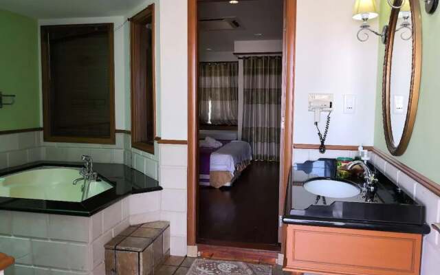 Alpine LXPD Water Chalet