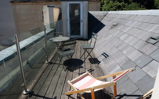 1 Bedroom Apartment With Private Roof Terrace