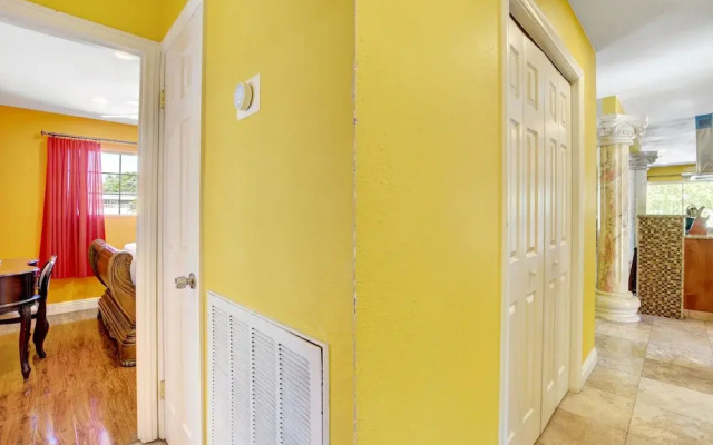 Las Vegas Elegance! Pool Table & Sparkling Pool! 3 Bedroom Home by RedAwning