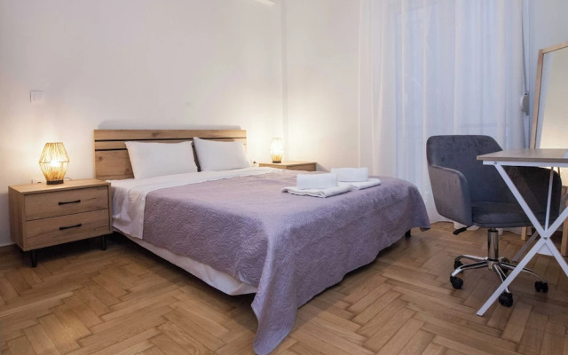 Fresh Urban Apt with Balcony in Zografou