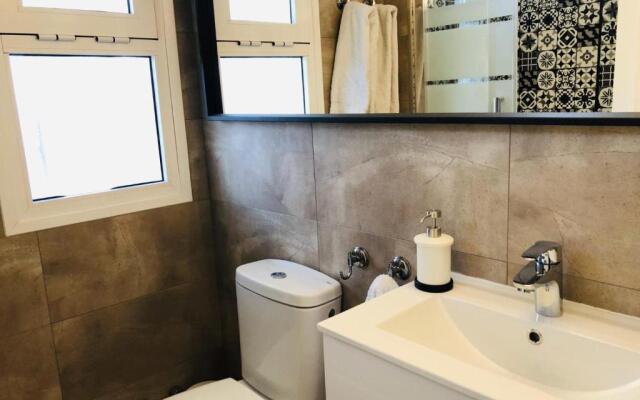 5 min walk from Yumbo! 128