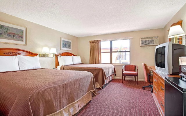 Holiday Inn Express & Suites Tampa Stadium – Airport Area by IHG