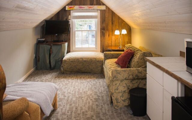 Riverside Inn and Cottages