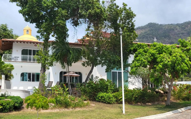 Heated Pool & Chef with Full Staff Included - 30 guest