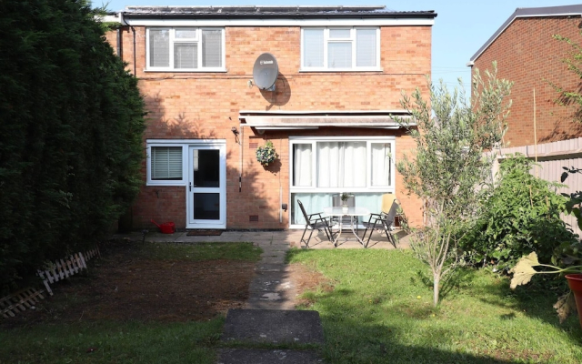 Skyvillion - Valley Way - 3bed House In Stevenage