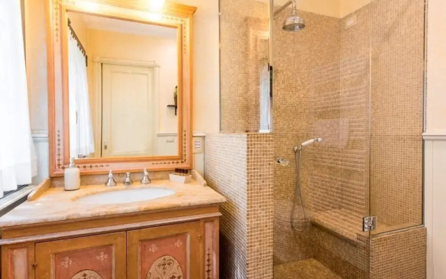 Deluxe Charming Florentine VILLA in the City. PLUS