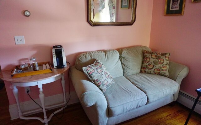 The Carriage House Inn