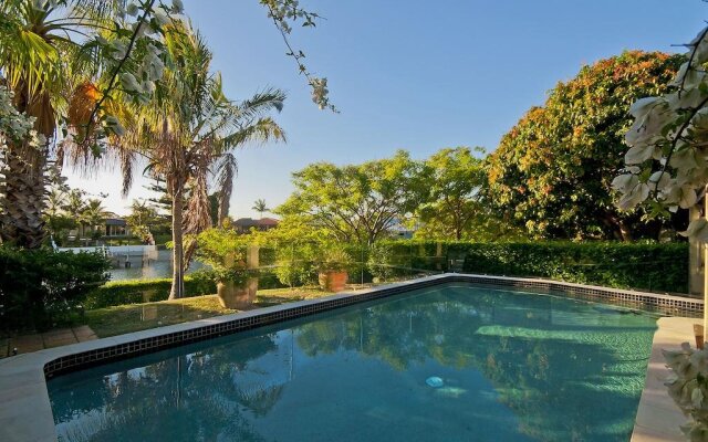 Bal Harbour Broadbeach Waters Holiday Home