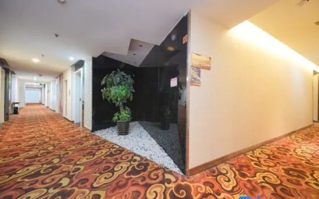 Ward Aladdin Hotel (Changjiang East Road Huangdao Golden Beach Branch)