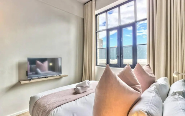 Trendy Urban Apartment in East City - Central CBD