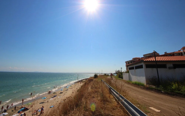 Marina Cape by Menada