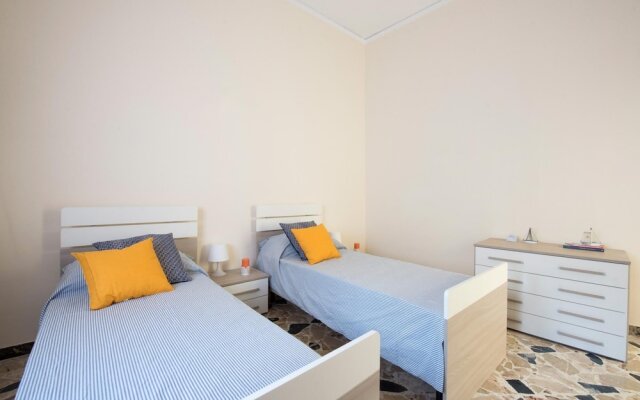 Casetta Vista Mare in Piazza a Mondello by Wonderful Italy