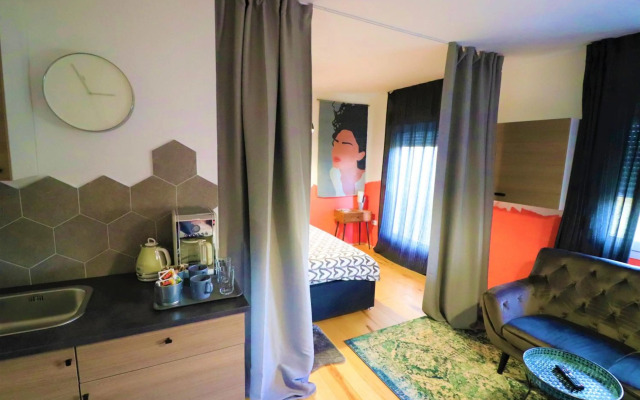 Room Emma,between bus and train station,Netflix,speed Wi-Fi