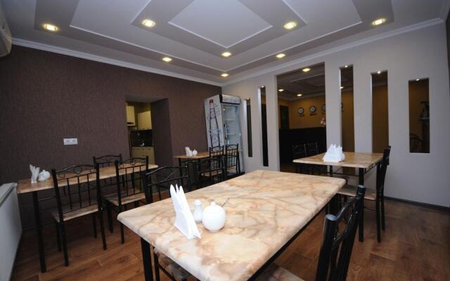 Hotel 7 Rooms