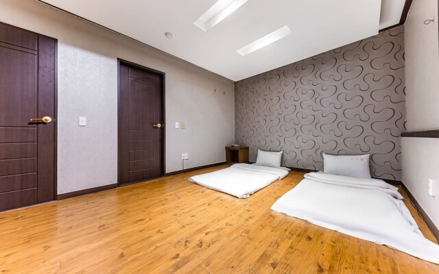 Motel Khan
