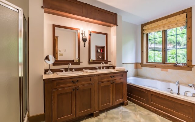 Equinoxe by Tremblant Platinum