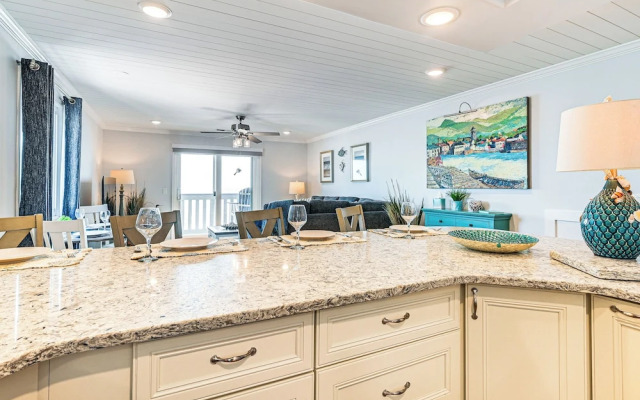 On-the-beach Escape: Oceanfront in Surfside!