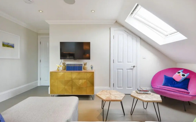 Stylish Family Home Close To Ealing Common
