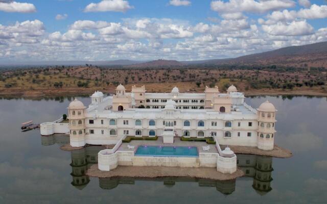 juSTa Lake Nahargarh Palace