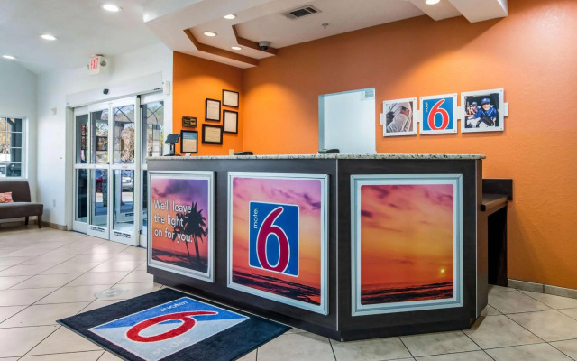 Motel 6 Canton, GA