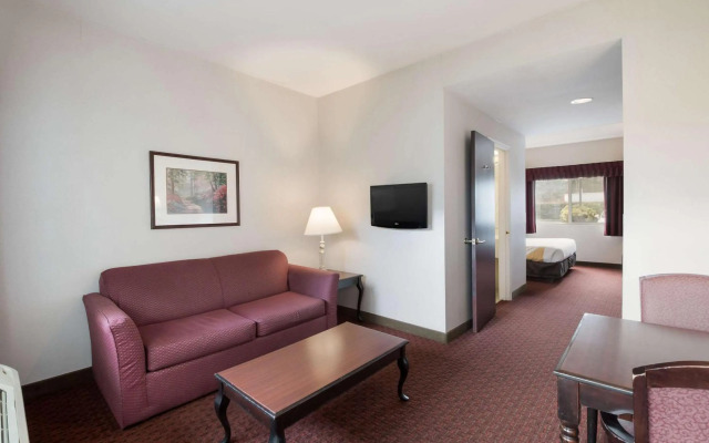 Quality Inn Grand Suites Bellingham
