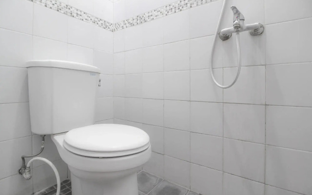 RedDoorz Plus near Hartono Mall