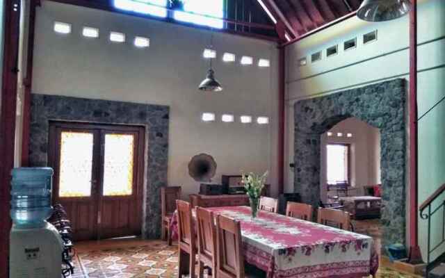 Omah Pitoe Guest House