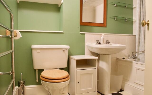 2 Bedroom Abbeyhill Apartment