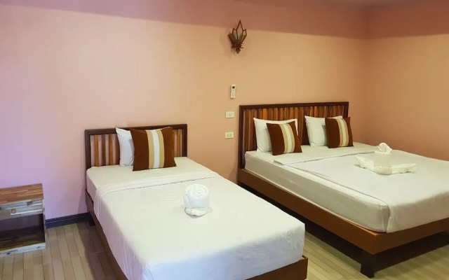 Lampang Bouteak Resort