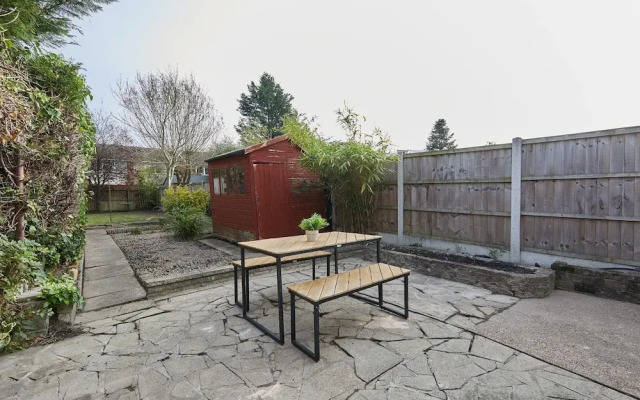 2 Bed Derby House- Parking - Rolls Royce
