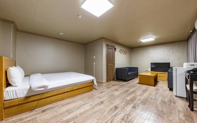 Jecheon W