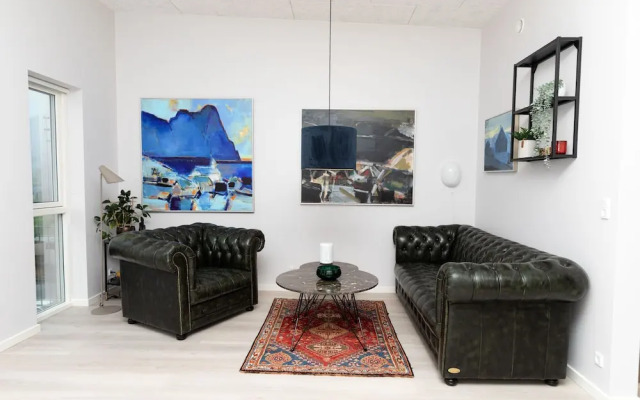 Charming Artistic Retreat | Panoramic View