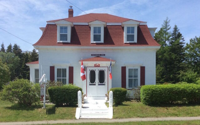 Auberge Nathalie Ora Guesthouse