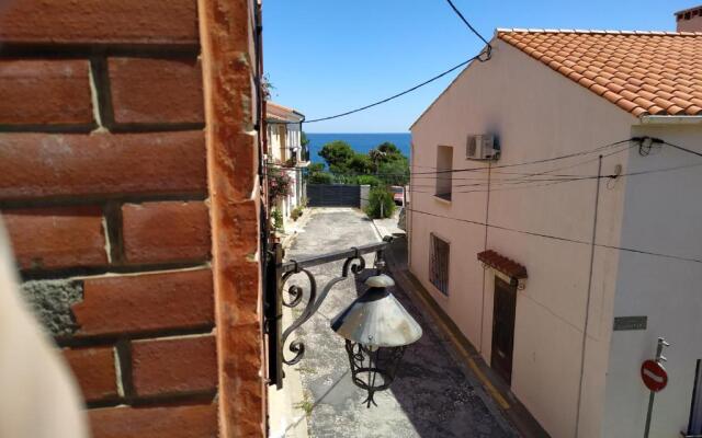 Maison typique à 3 minutes à pied plage et centre