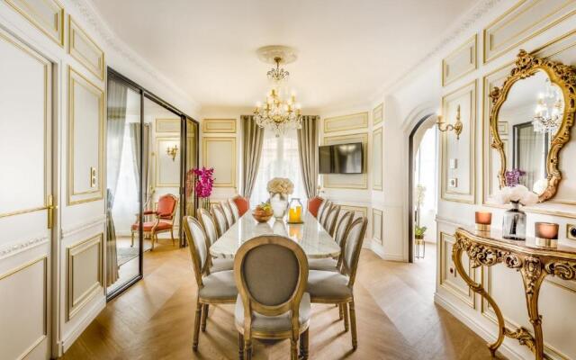 Luxury 6 Bedroom 5 bathroom Palace Apartment - Louvre View