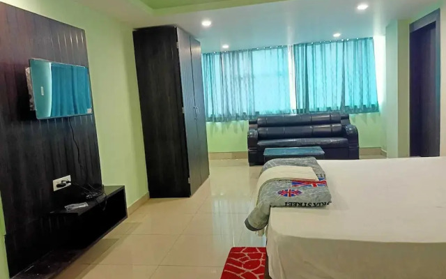 Raj Mahal Rooms & Banquet Hall