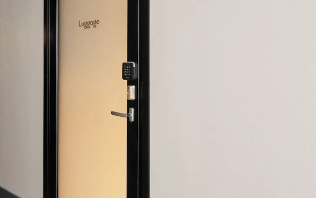 Bob W London Kensington