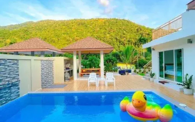 Le poulet poolvilla khanom