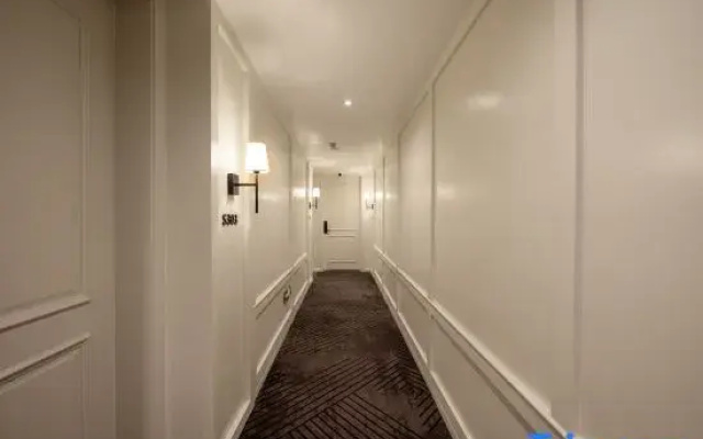 SFEEL Designer Hotel (Yibin Railway Station · Vientiane Tiandi Branch)