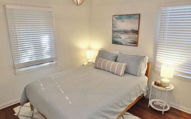 The Belmont Beach Bungalow Pool & Hot Tub!