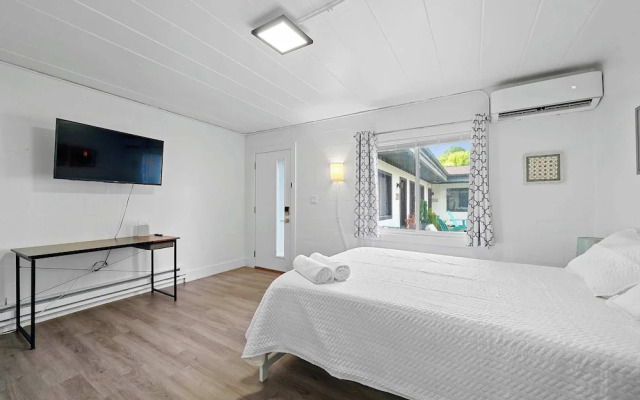 Chic City Retreat 93H