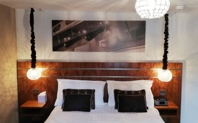 Rooms at the Apple Pie