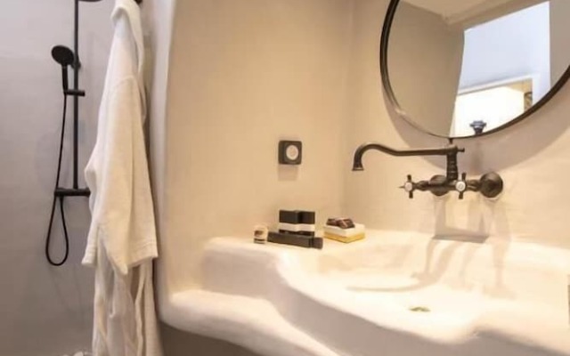 CAPRI Downtown Rooms