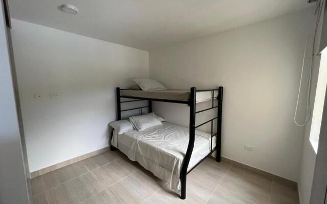 Apartamento con piscina y parqueadero a 7 min del centro