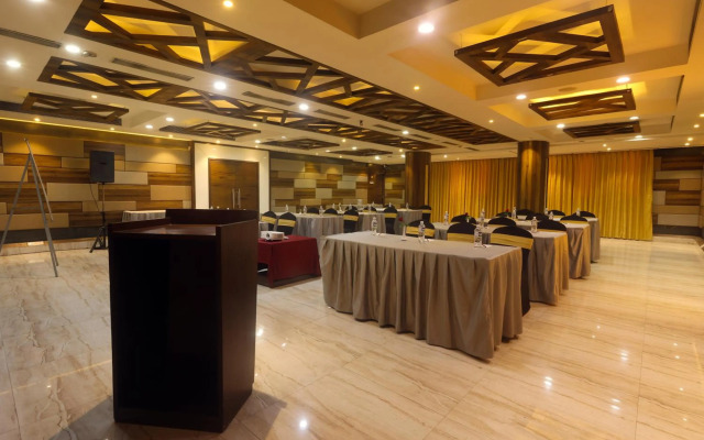 OYO Premium Deccan Apte Road
