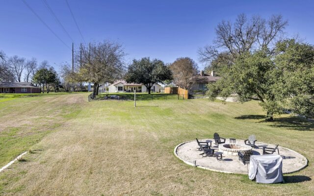 Lakefront Paradise With Firepit