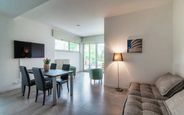 Stylish 2-Bedroom Apartment by Lake Como