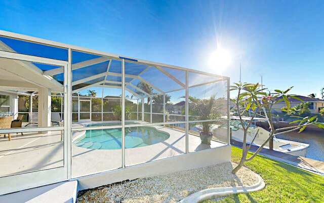 Chic Canalfront - 4 Br Home
