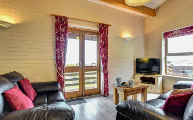 Holiday Home Uwch y Castell