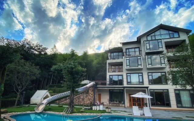 Anji Yunshang Grassland Yuzhu Xiaozhu Hot Spring Homestay